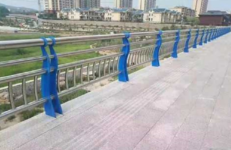 【重庆道路护栏,波形护栏,交通护栏厂家】重庆桥梁护栏需求快速萎缩